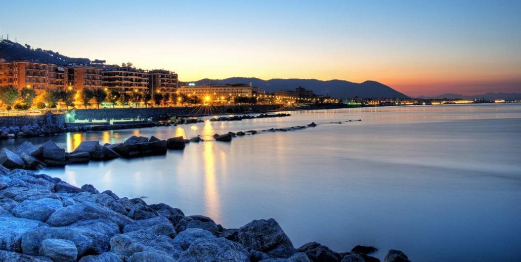 Oasi Al Centro Con Parcheggio Bed and Breakfast Σαλέρνο Εξωτερικό φωτογραφία
