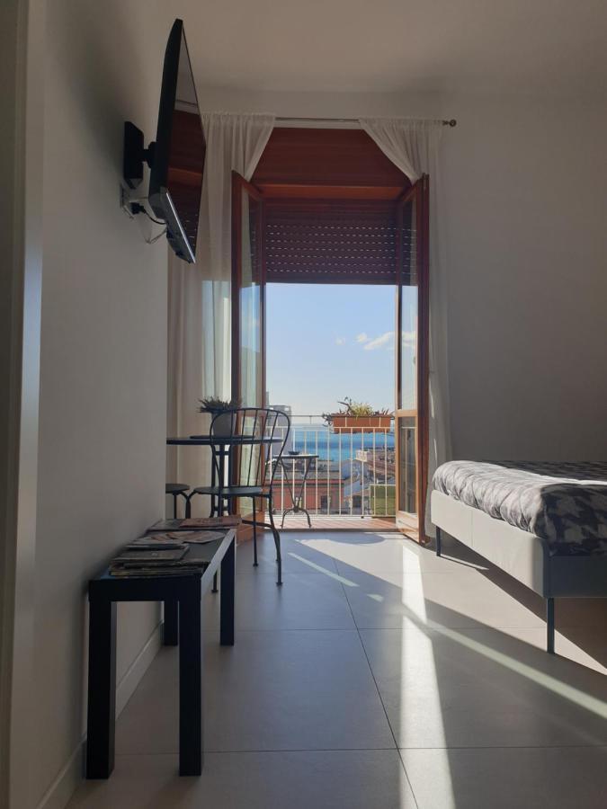 Oasi Al Centro Con Parcheggio Bed and Breakfast Σαλέρνο Εξωτερικό φωτογραφία