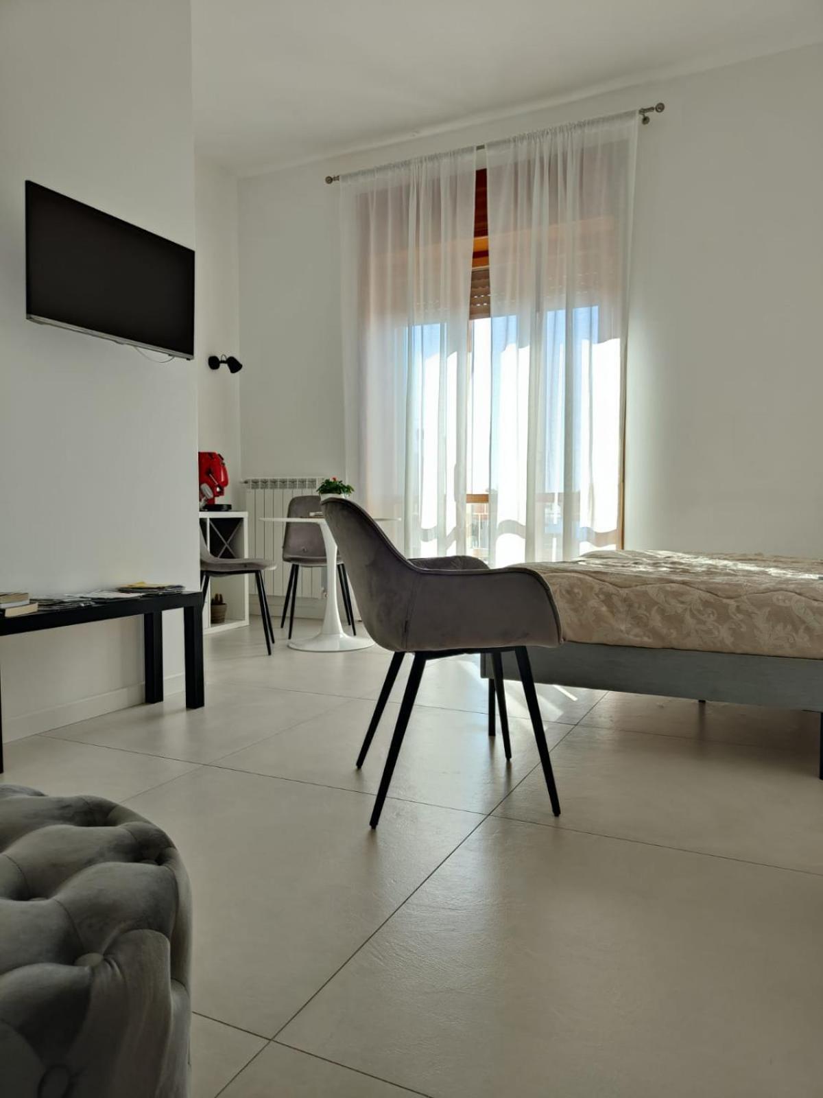 Oasi Al Centro Con Parcheggio Bed and Breakfast Σαλέρνο Εξωτερικό φωτογραφία