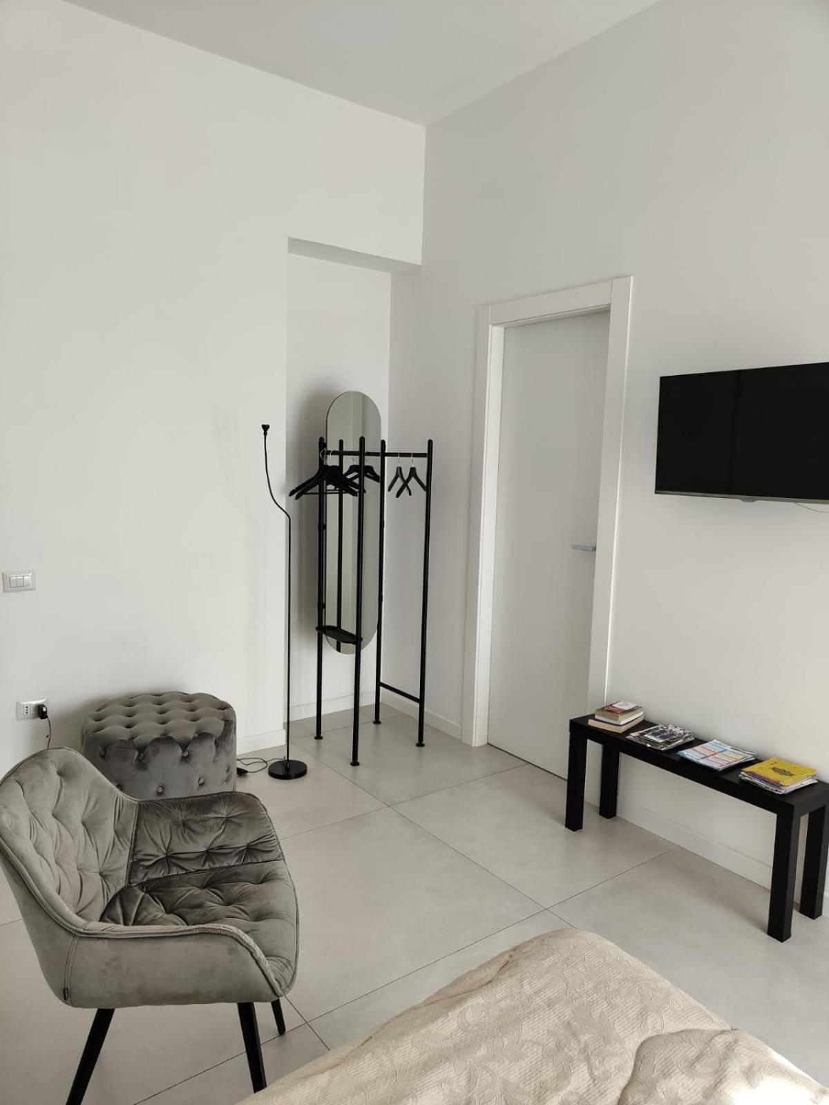 Oasi Al Centro Con Parcheggio Bed and Breakfast Σαλέρνο Εξωτερικό φωτογραφία