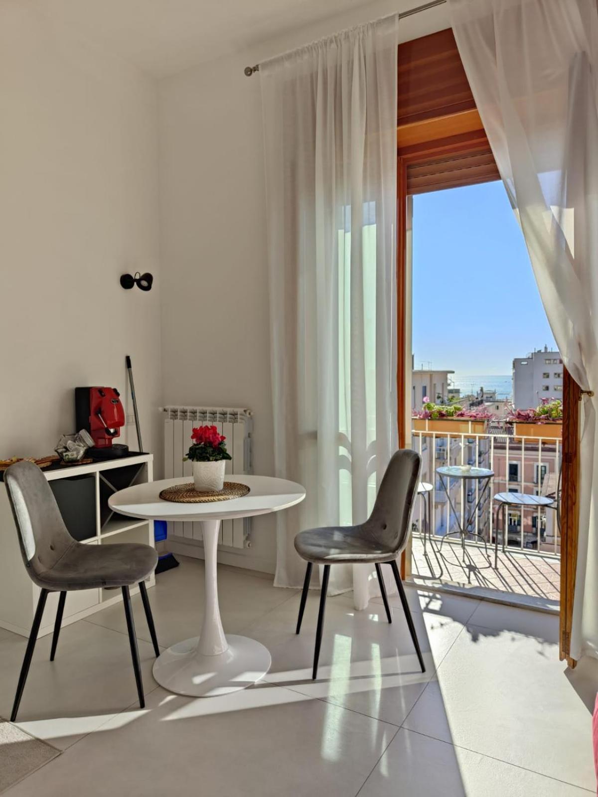 Oasi Al Centro Con Parcheggio Bed and Breakfast Σαλέρνο Εξωτερικό φωτογραφία